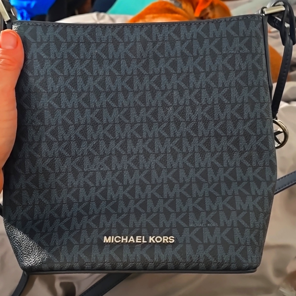 Hand bag